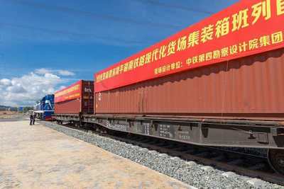 深圳平湖南铁路货场正式开通运营,28日开出首趟集装箱班列
